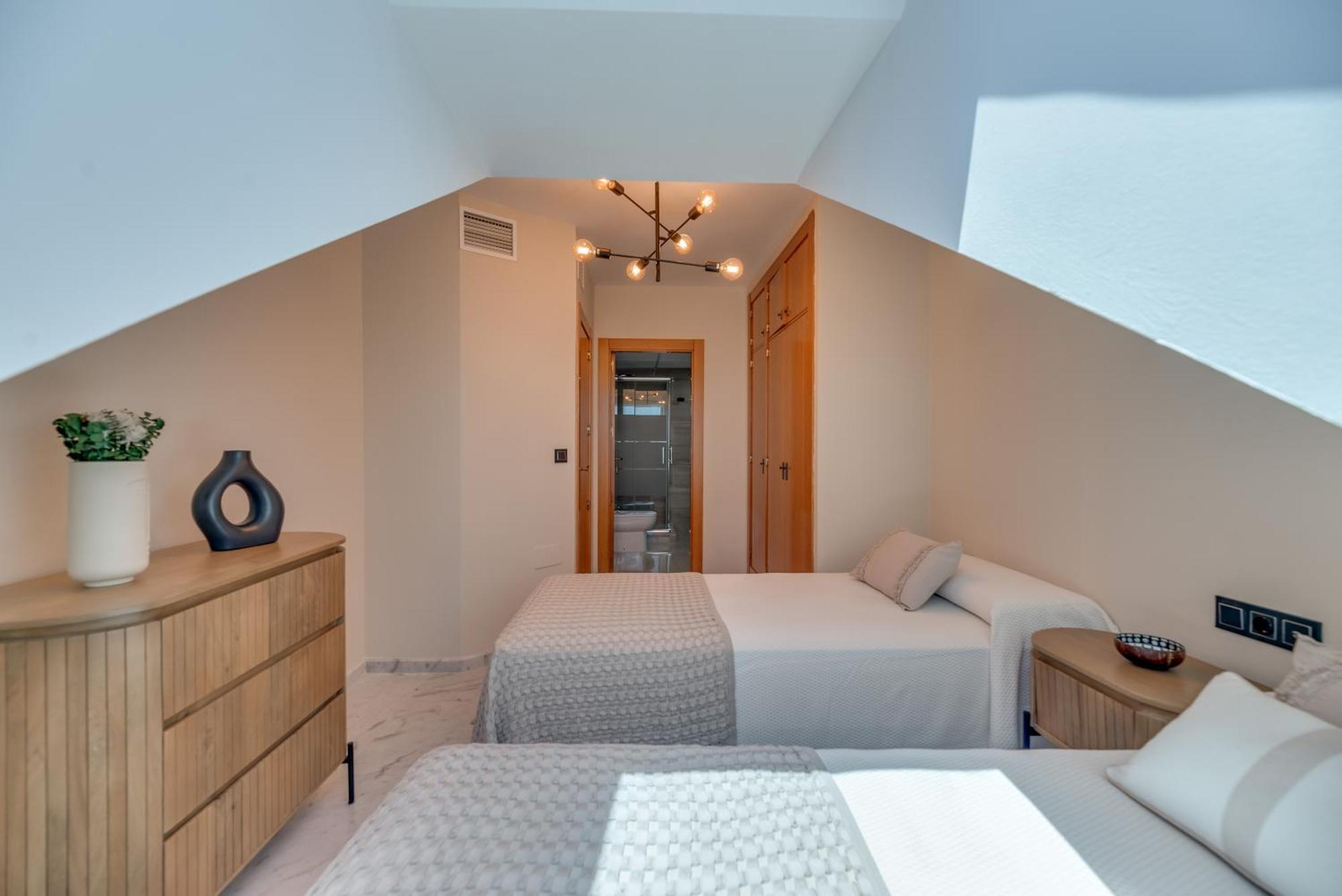 Luxury 4Bdr Penthouse With Sea Views Apartment เบนัลมาเดนา ภายนอก รูปภาพ